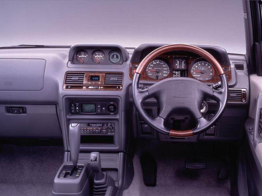  Mitsubishi Pajero Metal Top II 1997 года  (JP) (фото 2 из 4)